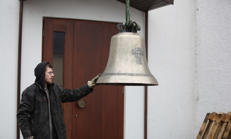 , Die Kirche St. Pius erhielt eine neue Glocke. Foto: epf